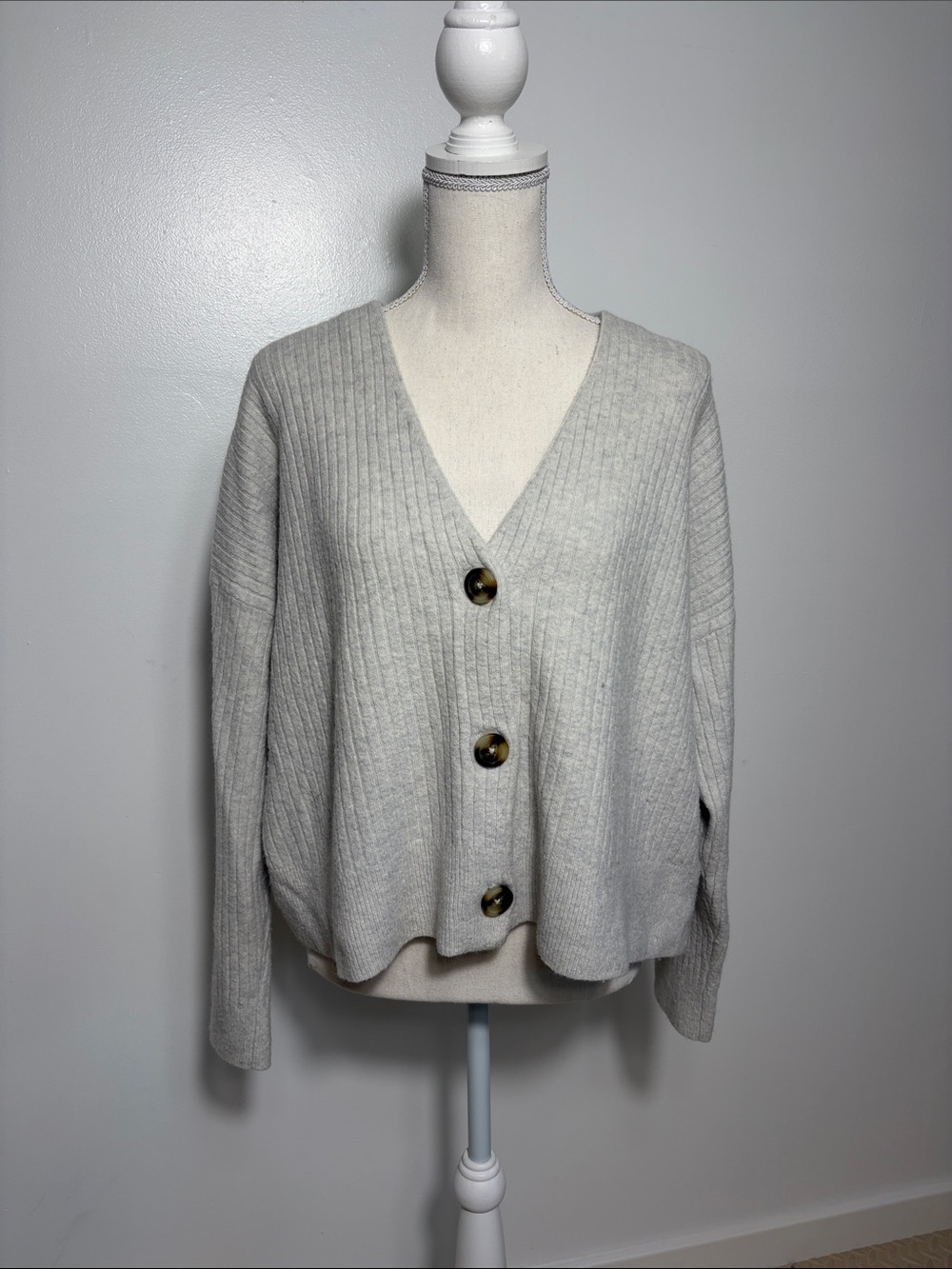 Madewell Cozy V-Neck Button Front Wool-Blend Cardigan in Light Gray Medium